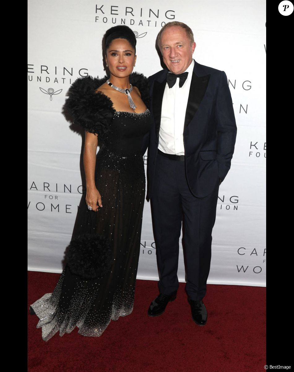 Salma Hayek, François-Henri Pinault au photocall de la soirée de gala de la Fondation Kering "Caring for Women" à New York le 15 septembre 2022.