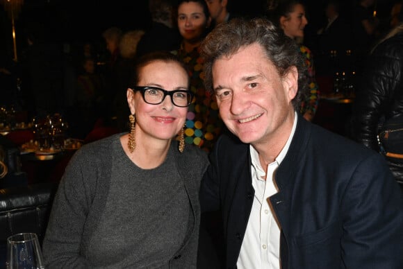 Exclusif - Carole Bouquet et son compagnon Philippe Sereys de Rothschild - People au spectacle "Cabaret" lors de la soirée de réouverture du Lido à Paris le 1er décembre 2022. © Coadic Guirec/Bestimage