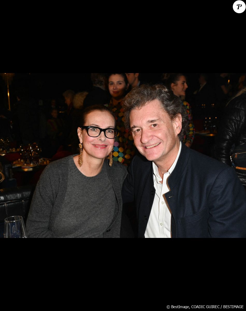 Exclusif - Carole Bouquet et son compagnon Philippe Sereys de Rothschild - People au spectacle "Cabaret" lors de la soirée de réouverture du Lido à Paris le 1er décembre 2022. © Coadic Guirec/Bestimage