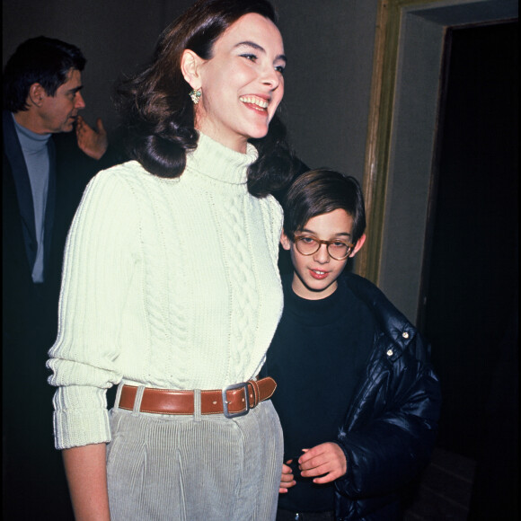 Carole Bouquet et son fils Dimitri Rassam en 1992