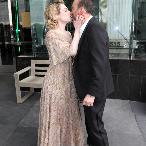 Ensemble, ils ont posé devant les photographes présents.
Exclusif - Emilie Dequenne (En Dior) se prépare pour la 95ème édition de la cérémonie des Oscars à Los Angeles dans sa chambre d'hôtel (Le Sofitel Beverly Hills) avec son mari Michel Ferracci (en Fursac) le 12 mars 2023. Elle vient soutenir le film "Close" du réalisateur belge Lukas Dhont dans lequel elle joue le rôle de Sophie.