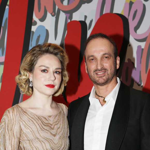 Exclusif - Emilie Dequenne (En Dior) se prépare pour la 95ème édition de la cérémonie des Oscars à Los Angeles dans sa chambre d'hôtel (Le Sofitel Beverly Hills) avec son mari Michel Ferracci (en Fursac) le 12 mars 2023. Elle vient soutenir le film "Close" du réalisateur belge Lukas Dhont dans lequel elle joue le rôle de Sophie.  
