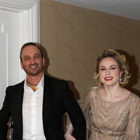 Exclusif - Emilie Dequenne (En Dior) se prépare pour la 95ème édition de la cérémonie des Oscars à Los Angeles dans sa chambre d'hôtel (Le Sofitel Beverly Hills) avec son mari Michel Ferracci (en Fursac) le 12 mars 2023. Elle vient soutenir le film "Close" du réalisateur belge Lukas Dhont dans lequel elle joue le rôle de Sophie.  