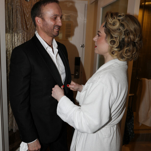 Exclusif - Emilie Dequenne se prépare pour la 95ème édition de la cérémonie des Oscars à Los Angeles dans sa chambre d'hôtel (Le Sofitel Beverly Hills) avec son mari Michel Ferracci (en Fursac) le 12 mars 2023. Elle vient soutenir le film "Close" du réalisateur belge Lukas Dhont dans lequel elle joue le rôle de Sophie.  
