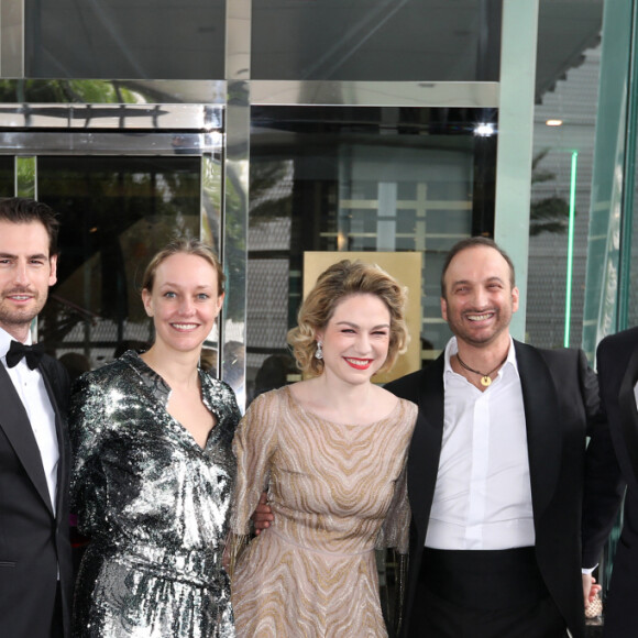 Exclusif - Emilie Dequenne (En Dior) se prépare pour la 95ème édition de la cérémonie des Oscars à Los Angeles dans sa chambre d'hôtel (Le Sofitel Beverly Hills) avec son mari Michel Ferracci (en Fursac) le 12 mars 2023. Elle vient soutenir le film "Close" du réalisateur belge Lukas Dhont dans lequel elle joue le rôle de Sophie.  