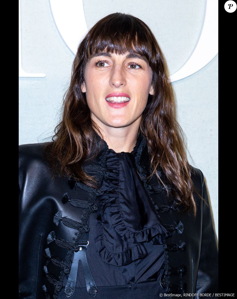 Juliette Armanet - Photocall du défilé Dior Collection Femme Prêt-à-porter Printemps/Eté 2023 lors de la Fashion Week de Paris, France, le 27 septembre 2022. © Olivier Borde/Bertrand Rindoff Petroff/ Bestimage