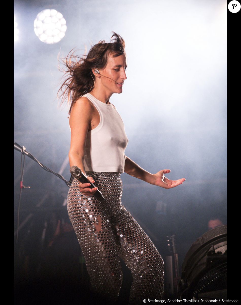 Juliette Armanet est en concert au festival "Les belles journées" à Bourgoin-Jallieu, Isère le 9 septembre 2022. © Sandrine Thesillat / Panoramic / Bestimage