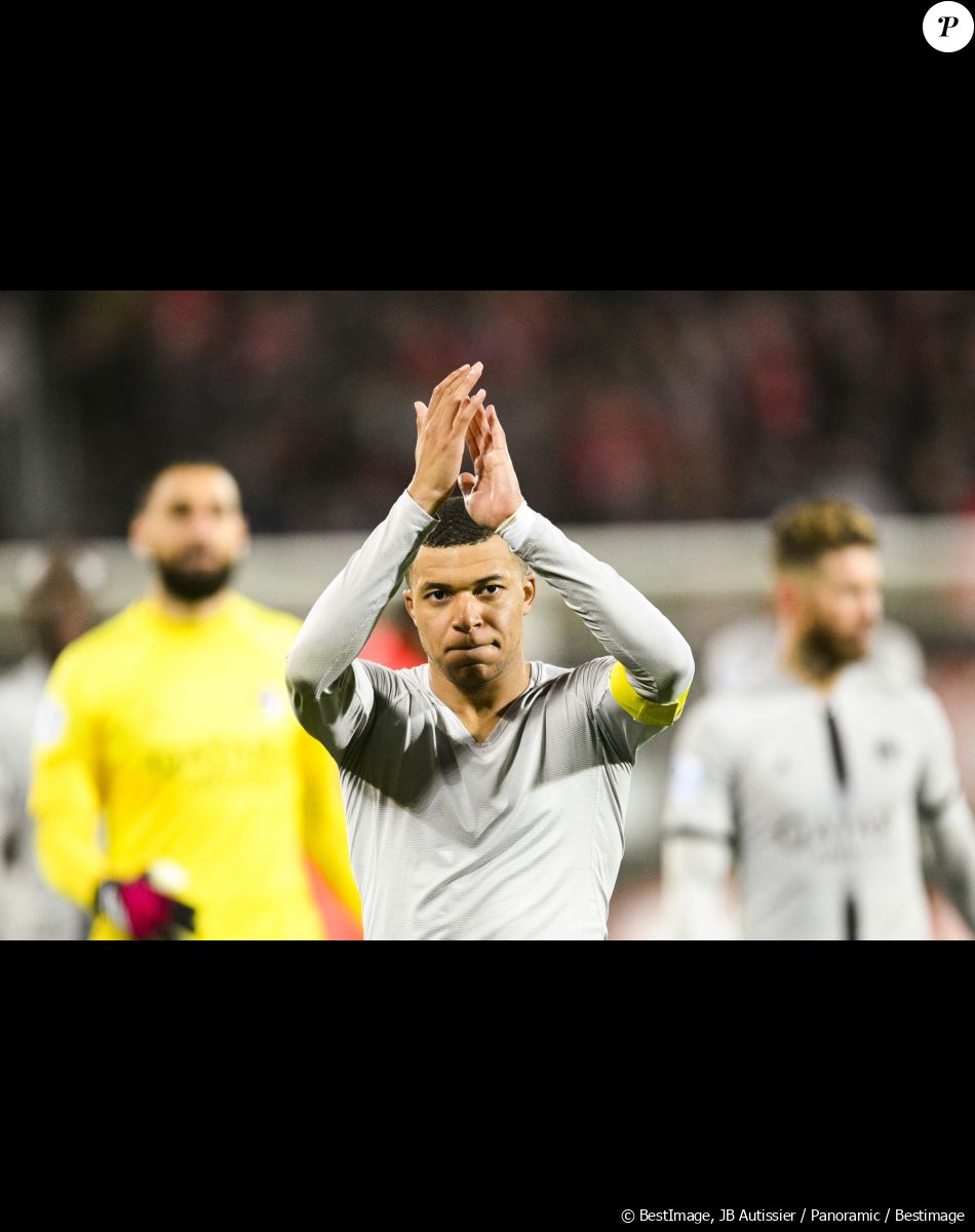 joie de Kylian Mbappe (PSG) en fin de match lors du match de championnat de Ligue 1 Uber Eats opposant Le Stade Brestois 29 (Brest) au Paris Saint-Germain (PSG) au stade Francis-Le Ble à Brest, France, le 11 mars 2023. le PSG a gagné 2-1. © Jean-Baptiste Autissier/Panoramic/Bestimage