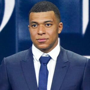 Kylian M'Bappé recalé par Adixia (Les Marseillais) ? Elle dévoile leurs dm : "Je m'en branle complet !"
Kylian Mbappé (trophée FIFPro Team World Hommes) lors de la cérémonie des Best Fifa awards à la salle Pleyel à Paris © Pierre Perusseau / Bestimage 