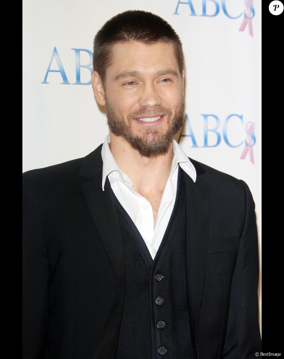 L'acteur américain aurait également dragué la belle blonde
Chad Michael Murray au 24eme gala annuel "Associates for Breast and Prostate Cancer Studies" a Beverly Hills, le 23 novembre 2013