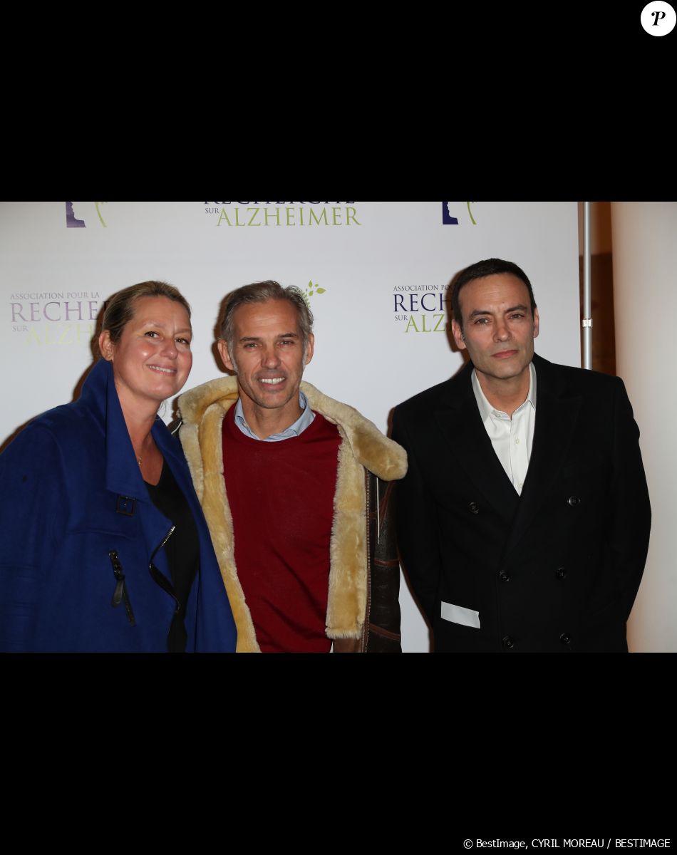 Sans Anthony Delon, leur histoire d'amour n'aurait peut-être jamais eu lieu...
Paul Belmondo, sa femme Luana et Anthony Delon lors du photocall du 12ème Gala 2017 de l'Association pour la Recherche sur Alzheimer à la salle Pleyel dans le 8ème arrondissement, à Paris, France le 30 janvier 2017. L'Association pour la Recherche sur Alzheimer organise son 12ème gala de charité au profit de la recherche sur alzheimer. L'artiste Pierre Souchon, à l'initiative de ce concert intitulé "2 Générations chantent pour la 3ème", convie de nombreux artistes. L'intégralité des bénéfices de cette soirée servira à financer la recherche sur la maladie d'Alzheimer. © Cyril Moreau/Bestimage