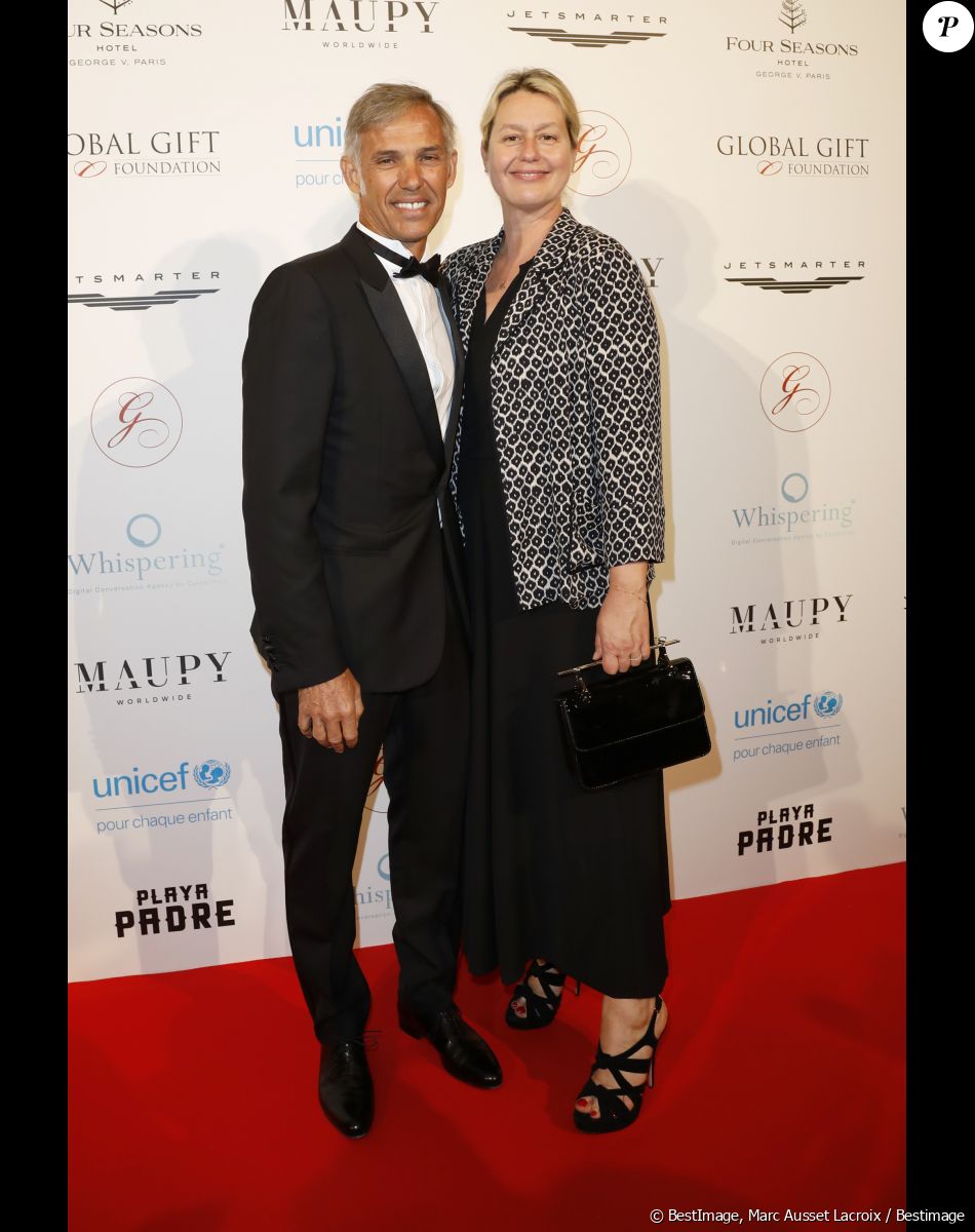 Son mari Paul Belmondo n'a pas manqué de lui souhaiter un joyeux anniversaire sur Instagram.
Paul Belmondo et sa femme Luana Belmondo au photocall de la 9ème édition du "Global Gift Gala" à l'hôtel Four Seasons George V à Paris, le 25 avril 2018. © Marc Ausset-Lacroix/Bestimage