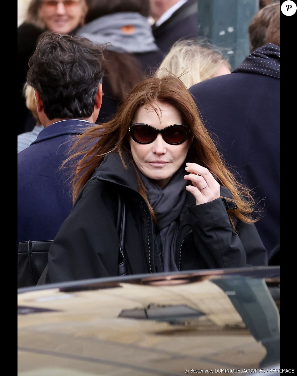 Elle a dénoncé les applications de retouches photos
Carla Bruni-Sarkozy - Sorties des obsèques de Päl Sarkozy de Nagy Bocsa, le père de Nicolas Sarkozy, en l'église Saint-Jean Baptiste à Neuilly sur Seine le 9 mars 2023. © Dominique Jacovides / Bestimage
