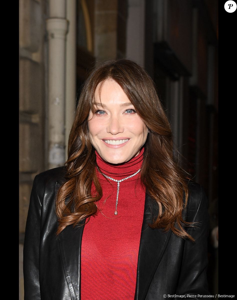 Interviewée par Vanity Fair, elle a révélé ce qu'était selon elle la vraie beauté
Exclusif - Carla Bruni, accompagnée de son amie Farida Khelfa, arrive au défilé de mode Haute-Couture Jean-Paul Gaultier, au siège parisien du couturier, lors de la Fashion Week Printemps-été 2023 de Paris. Le 25 janvier 2023.