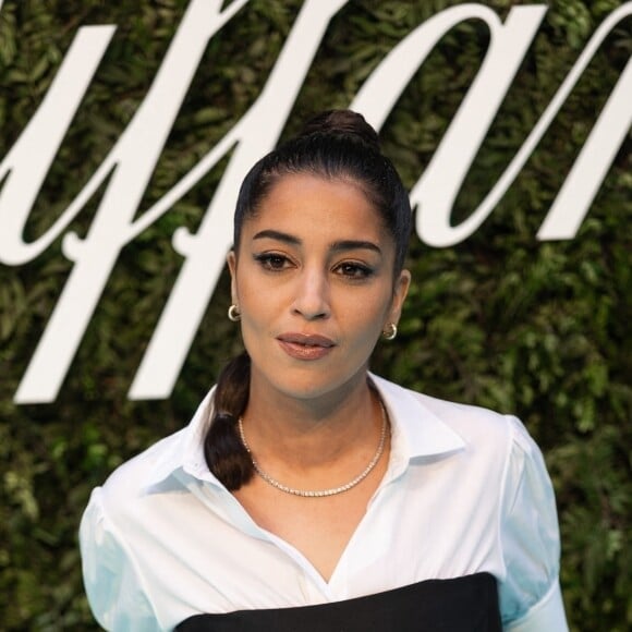 Leïla Bekhti au photocall de la soirée de gala d'ouverture de l'exposition "Tiffany & Co. Vision & Virtuosité" à la galerie Saatchi à Londres, Royaume Uni, le 9 juin 2022. 