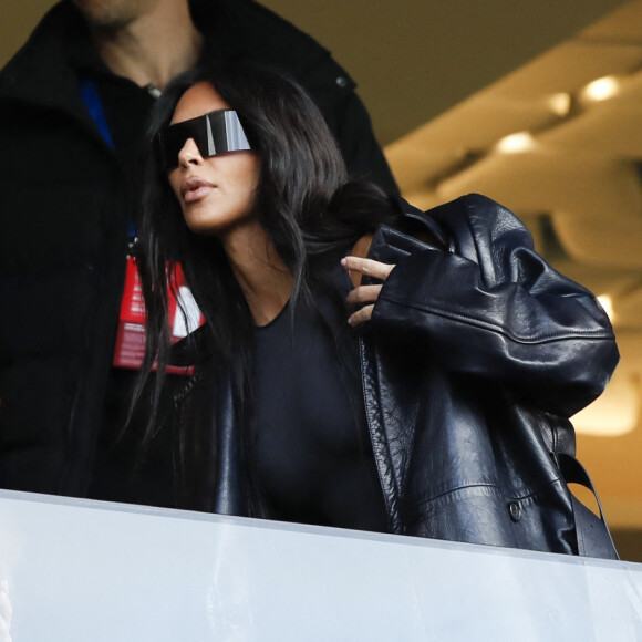 Kim Kardashian - People au match de championnat de Ligue 1 Uber Eats opposant le Paris Saint-Germain (PSG) au stade Rennais au Parc des Princes à Paris le 19 mars 2023.