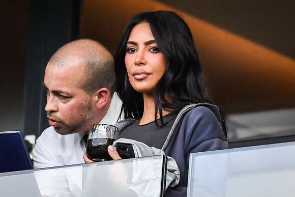 Kim Kardashian assiste au match de championnat de Ligue 1 Uber Eats opposant le Paris Saint-Germain (PSG) au stade Rennais au Parc des Princes à Paris le 19 mars 2023. (Credit Image: © Matthieu Mirville/ZUMA Press Wire)