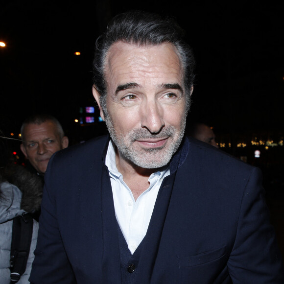 Heureusement qu'il a pu compter sur le soutien d'un célèbre acteur pour surmonter cette période difficile.
Exclusif - Jean Dujardin - Arrivées à l'avant-première du film "Sur les chemins noirs" au cinema UGC Normandie à Paris le 13 mars 2023. © Denis Guignebourg/ Bestimage 