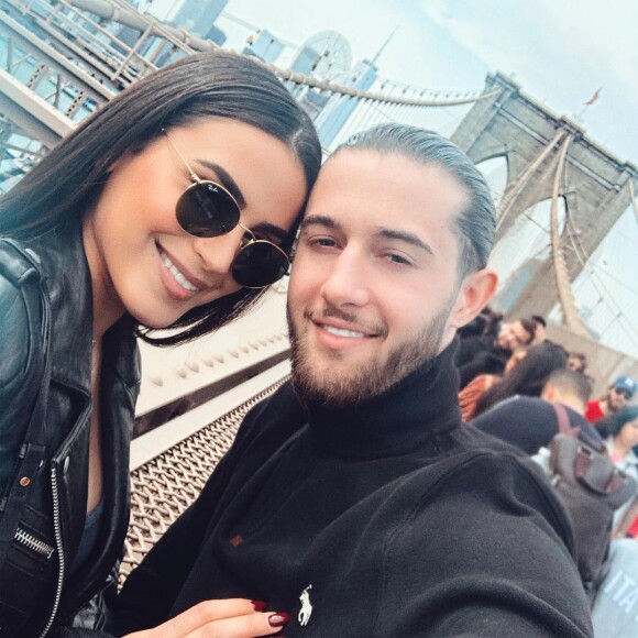 Aujourd'hui, le jeune homme est marié et père de deux enfants.
Camélia Benattia et Tarek aux Etats-Unis, le 31 mars 2019