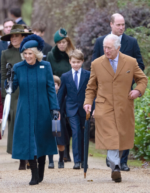 Le roi Charles III d'Angleterre, Camilla Parker Bowles, reine consort d'Angleterre, le prince George de Galles, le prince William, prince de Galles, et Catherine (Kate) Middleton, princesse de Galles, - La famille royale d'Angleterre assiste au service religieux de Noël à l'église St Mary Magdalene à Sandringham, Norfolk, Royaume Uni, le 25 décembre 2022. 