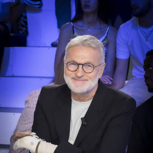 Laurent Ruquier sur le plateau de l'émission Touche pas à mon poste (TPMP) diffusée en direct sur C8 le 30 août 2022 et présentée par C.Hanouna. © Jack Tribeca / Bestimage 