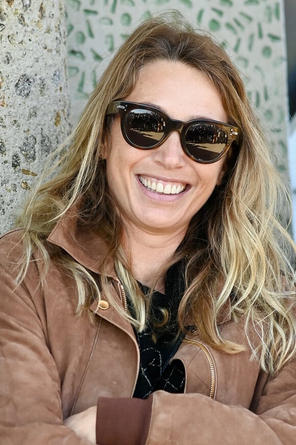 Quelques jours plus tôt Laura Smet avait partagé un tendre cliché d'elle sur une plage pendant son enfance. 
Laura Smet au 32ème Festival du film Britannique de Dinard le 29 septembre 2021.