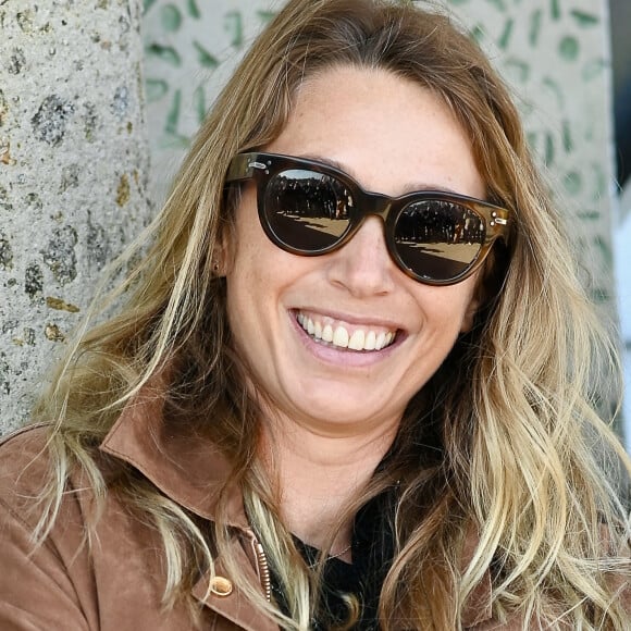 Quelques jours plus tôt Laura Smet avait partagé un tendre cliché d'elle sur une plage pendant son enfance. 
Laura Smet au 32ème Festival du film Britannique de Dinard le 29 septembre 2021.