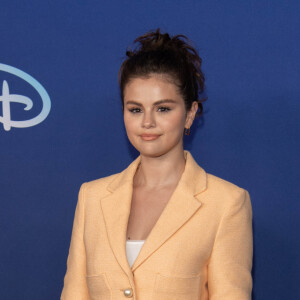 Selena Gomez au photocall de "Disney Upfront" à New York, le 17 mai 2022.  Celebrities at the 2022 ABC Disney Upfront at Basketball City - Pier 36 - South Street on May 17, 2022 in New York City. 