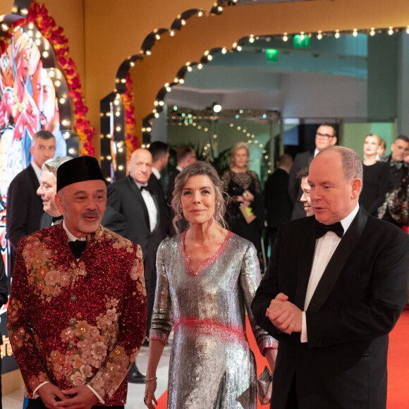 Christian Louboutin, la princesse Caroline de Hanovre, le prince Albert II de Monaco - Arrivée de la famille princière au Bal de la Rose 2023 sur le thème "Bollywood" à la salle des étoiles à Monaco le 25 mars 2023. © Olivier Huitel / Pool / Bestimage 