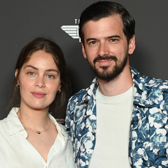 Le rêve d'une vie c'est l'amour.
Marie-Ange Casta et son mari Marc-Antoine Le Bret - Avant-première du film "Top Gun Maverick" à l'UGC Normandie à Paris. © Coadic Guirec/Bestimage