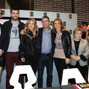 La mère de Gerard Piqué aurait fait un sale coup à Shakira
 
Montserrat Bernabeu - Shakira et son compagnon Gerard Pique au lancement du nouveau livre de Joan Pique, le pere de Gerard, a Barcelone.