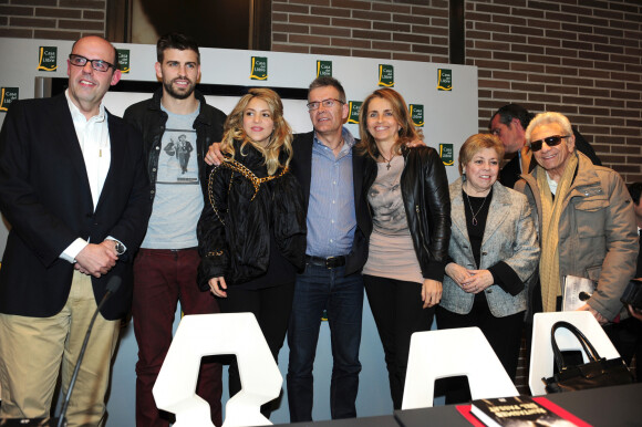 La mère de Gerard Piqué aurait fait un sale coup à Shakira
 
Montserrat Bernabeu - Shakira et son compagnon Gerard Pique au lancement du nouveau livre de Joan Pique, le pere de Gerard, a Barcelone.