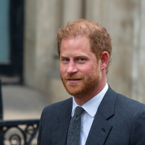 Le prince Harry, duc de Sussex, à la sortie du procès contre l'éditeur du journal "Daily Mail" à la Haute Cour de Londres, le 28 mars 2023.