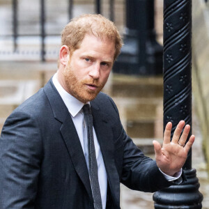 De là à ce qu'ils boivent une tasse de thé tous ensemble, il y a un monde !
Le prince Harry, duc de Sussex, arrive au procès contre l'éditeur du journal "Daily Mail" à la Haute Cour de Londres, Royaume Uni, le 28 mars 2023.