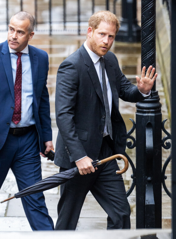 De là à ce qu'ils boivent une tasse de thé tous ensemble, il y a un monde !
Le prince Harry, duc de Sussex, arrive au procès contre l'éditeur du journal "Daily Mail" à la Haute Cour de Londres, Royaume Uni, le 28 mars 2023.