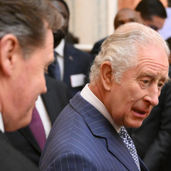 Le roi Charles III serait trop occupé à préparer sa visite prochaine en Allemagne.
Le roi Charles III d'Angleterre lors de la réception pour la journée du Commonwealth au palais de Buckingham à Londres. Le 13 mars 2023.