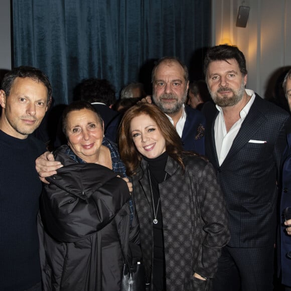 Exclusif - Marc-Olivier Fogiel, guest, Eric Dupond-Moretti et sa compagne Isabelle Boulay, Philippe Lellouche (metteur en scène), Michel Lumbroso (directeur général du théâtre de la Madeleine) - Eric Dupond-Moretti à la barre au théâtre de la Madeleine à Paris le 22 janvier 2019. En 35 ans de plaidoiries, l'avocat Eric Dupond-Moretti a obtenu 150 acquittements. Il a défendu les puissants comme les faibles. Son style direct a fait de lui une star du Barreau. Après le cinéma, Eric Dupond-Moreti monte sur les planches livrer ses vérités. Il sera du 22 Janvier au 23 Février 2019 au théâtre de la Madeleine dans "Eric Dupond-Moretti à la barre". © Pierre Perusseau/Bestimage