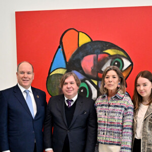 Charlotte Casiraghi, le prince Albert II de Monaco, la princesse Caroline de Hanovre et Alexandra de Hanovre ont pris la direction du Nouveau musée national de Monaco 
Charlotte Casiraghi, le prince Albert II de Monaco, George Condo, la princesse Caroline de Hanovre, Alexandra de Hanovre et son compagnon Ben-Sylvester Strautmann durant le vernissage de l'exposition Humanoïdes de l'artiste George Condo au Nouveau Musée National de Monaco, le 30 mars 2023. © Bruno Bebert / Bestimage 