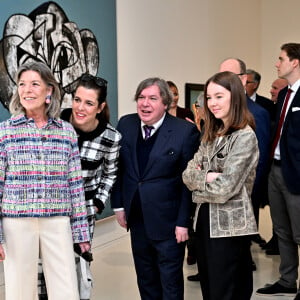 La princesse Caroline de Hanovre, Charlotte Casiraghi, George Condo et Alexandra de Hanovre durant le vernissage de l'exposition Humanoïdes de l'artiste George Condo au Nouveau Musée National de Monaco, le 30 mars 2023. © Bruno Bebert / Bestimage 