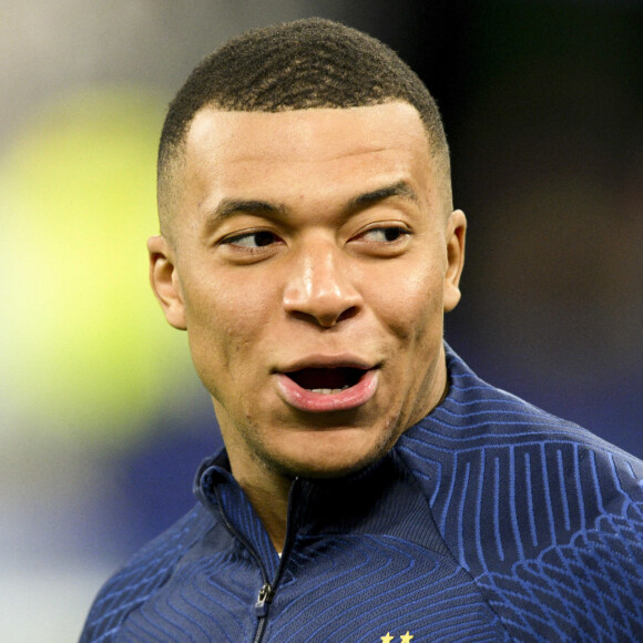 Echauffement des joueurs de l'équipe de France de football - Kylian Mbappé (FRA) - Match de qualification à l''EURO 2024 de Football opposant la France aux Pays-Bas au Stade de France à Saint-Denis, France, le 24 mars 2023. La France a gagné 4-0. © Jean-Baptiste Autissier/Panoramic/Bestimage