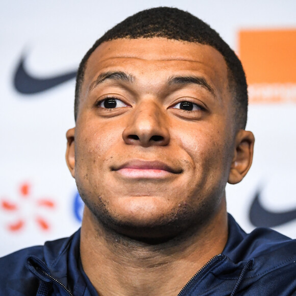Kylian Mbappé toucherait près de 6 millions d'euros brut par mois !
 
Conférence de presse de l'équipe de France avant le match de qualification l'UEFA Euro 2024 au Stade de France à Saint-Denis près de Paris, France, le 23 mars 2023.