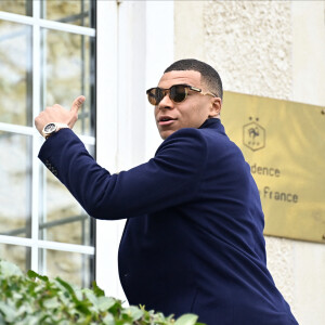 Le journal L'Équipe vient d'en dévoiler le montant, proprement hallucinant
 
L'attaquant français Kylian Mbappé arrive pour l'entraînement de l'équipe de France de football pour le match de qualification à l'Euro 2024 contre les Pays-Bas au centre de formation et centre National du Footbal de Clairefontaine-en-Yvelines, France, le 20 march 2023. © Federico Pestellini/Panoramic/Bestimage