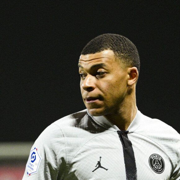 Kylian Mbappé a donc signé un contrat record avec le PSg l'été dernier
 
Kylian Mbappe (PSG) lors du match de championnat de Ligue 1 Uber Eats opposant Le Stade Brestois 29 (Brest) au Paris Saint-Germain (PSG) au stade Francis-Le Ble à Brest, France, le 11 mars 2023. le PSG a gagné 2-1. © Jean-Baptiste Autissier/Panoramic/Bestimage