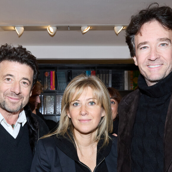 Une histoire d'amour terminée mais un respect et une affection qui perdure avec les années. 
Exclusif - Antoine Arnault, Amanda Sthers et Patrick Bruel - Personnalités lors du vernissage de l'exposition de Amanda Sthers "Le lendemain, tout a changé" à la galerie "75 Faubourg" à Paris. Le 1er décembre 2022. © Cyril Moreau / Bestimage 