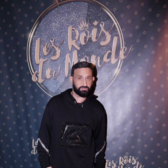 Exclusif - Cyril Hanouna - Dîner de gala de l'association "Les rois du monde" à la salle Wagram à Paris le 13 mars 2023. Lundi 13 mars 2023, à la Salle Wagram – Chateauform (Paris 17ème), s'est tenu le Gala annuel de l'Association Les Rois du Monde, au profit des enfants orphelins, hospitalisés et défavorisés. " Qui à le droit, qui à le droit, qui à le droit d'faire ça à un enfant "... Il va sans dire que ces mots ont rencontré un écho singulier hier soir, lorsque P.Bruel a entonné le refrain de son titre éponyme devant un public de plus de 400 personnes, tout acquis à la cause des Rois du Monde. Animée par la présentatrice TV H.Mannarino, Maîtresse de Cérémonie, cette soirée d'exception a vu de nombreuses personnalités se succéder sur scène : l'animateur C.Hanouna, l'humoriste T.Saint Laurent, les chanteurs S.Luna, Ridsa, Symon et Yannick, ou encore l'artiste-sculpteur R.Orlinski, Vice-Président de l'Association. Rythmé par un cocktail, un plateau d'artistes, un dîner et une vente aux enchères, cet événement a réuni célébrités et anonymes autour d'un Gala inédit, au sein de la somptueuse Salle Wagram – Chateauform. " Je souhaite remercier l'ensemble des parties prenantes qui nous ont permis de vivre ces instants magiques : les artistes, les bénévoles, et surtout nos donateurs sans qui rien ne serait possible... Car derrière tous les moments de joie vécus ce soir, se jouent le présent et l'avenir des milliers d'enfants que nous soutenons " a souligné Stéphanie Robert, Présidente des Rois du Monde. Fondée en 2012, les Rois du Monde (ou LRDM) est une Association à but non lucratif (loi 1901), reconnue d'intérêt général. Elle oeuvre en France comme à l'étranger pour les enfants orphelins, hospitalisés et défavorisés. Elle les soutient de manière financière, matérielle, éducative, sportive et culturelle. L'engagement de ses 180 bénévoles, conjugué à la générosité de ses donateurs, lui permet aujourd'hui d'être présent dans 7 pays (France, Maroc, Israël, États-Unis, Nigéria, Côte d'Ivoire, RDC). © Rachid Bellak / Bestimage