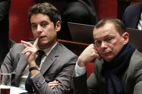 Olivier Dussopt et Gabriel Attal lors de la dernière journée de débat du projet de loi sur les retraites à l'Assemblée nationale, Paris, le 17 février 2023. © Stéphane Lemouton / Bestimage