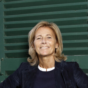 Info - Claire Chazal a reçu les insignes d'Officier de la Légion d'Honneur des mains de Gabriel Attal - Claire Chazal pose à Paris le 26 aout 2018. © Cédric Perrin/Bestimage 