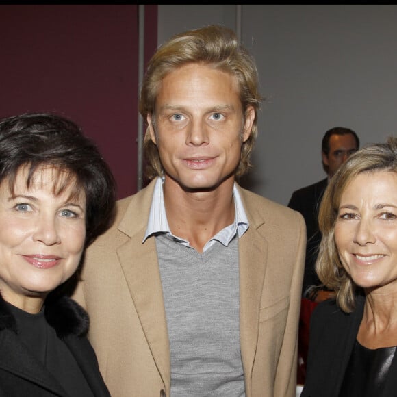 ANNE SINCLAIR, ARNAUD LEMAIRE ET CLAIRE CHAZAL - DEFILE DE MODE "DIOR" COLLECTION HAUTE COUTURE PRINTEMPS - ETE 2010, AVENUE MONTAIGNE A PARIS  PEOPLE AT FASHION SHOW DIOR HAUTE COUTURE SPRING SUMMER 2010 