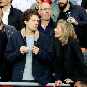 Exclusif - Claire Chazal avec son fils François Poivre d'Arvor et un ami assistent au quart finale de la Ligue des Champions de football au Parc des Princes entre le PSG et le FC Barcelone à Paris le 15 avril 2015. 