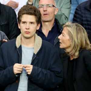 Exclusif - Claire Chazal avec son fils François Poivre d'Arvor et un ami assistent au quart finale de la Ligue des Champions de football au Parc des Princes entre le PSG et le FC Barcelone à Paris le 15 avril 2015. 